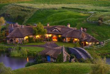 Auckland to Rotorua via Hobbiton - One Way Tour