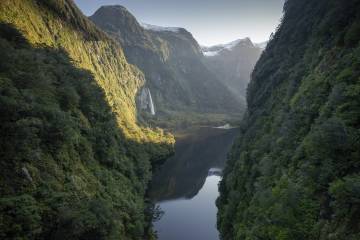 Discover Doubtful Sound - Te Anau Helicopters