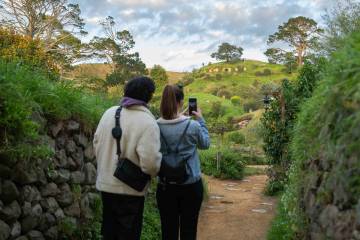 Hobbiton Movie Set and Waitomo Glowworm Caves