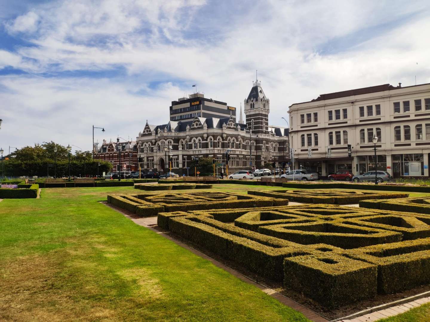 Railway station Gardens & Court house