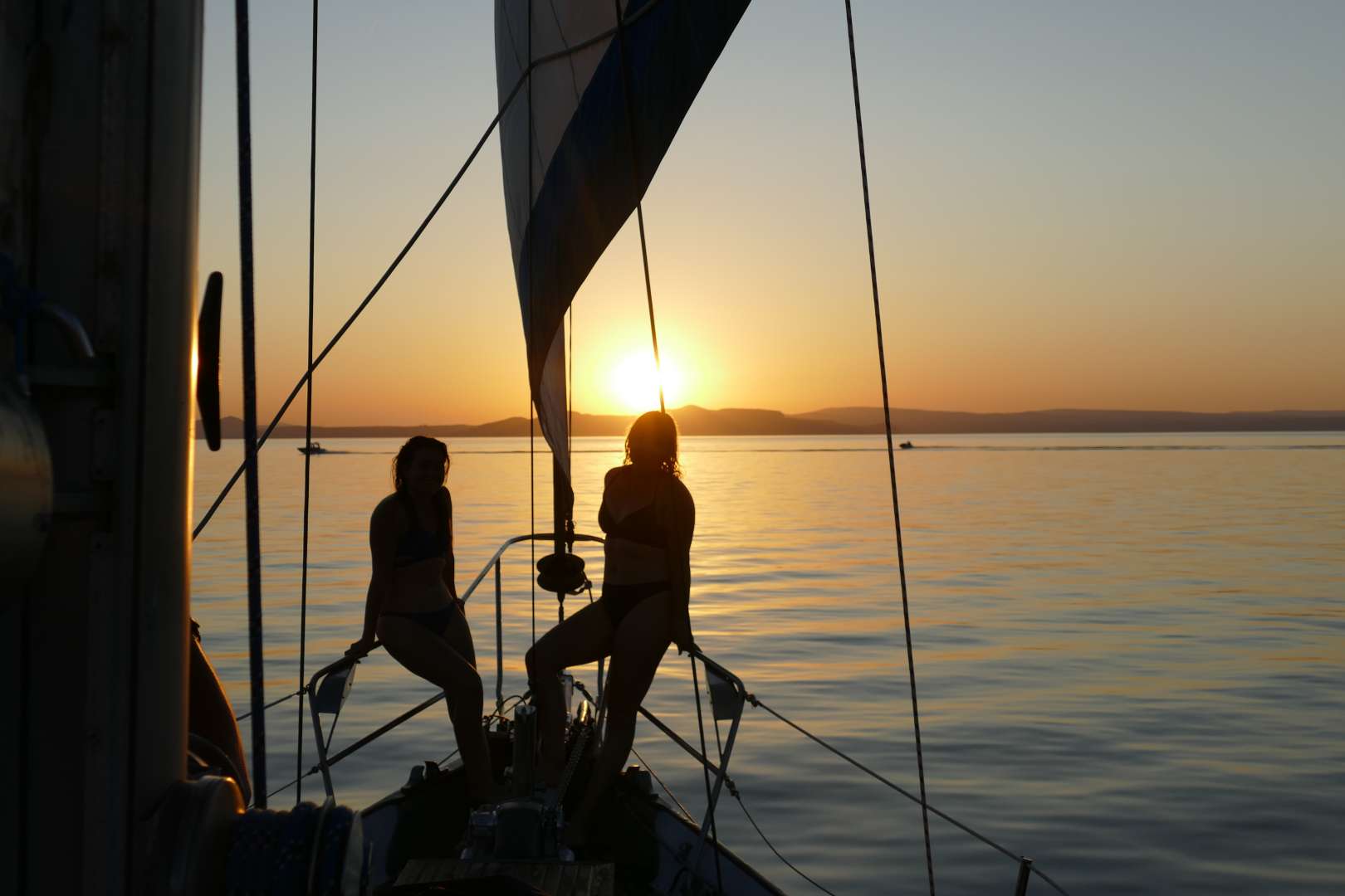 lake taupo sunset cruise